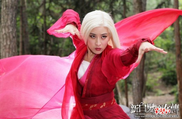 练霓裳马苏,练霓裳,她有狼女的邪气,也有女人的柔媚.