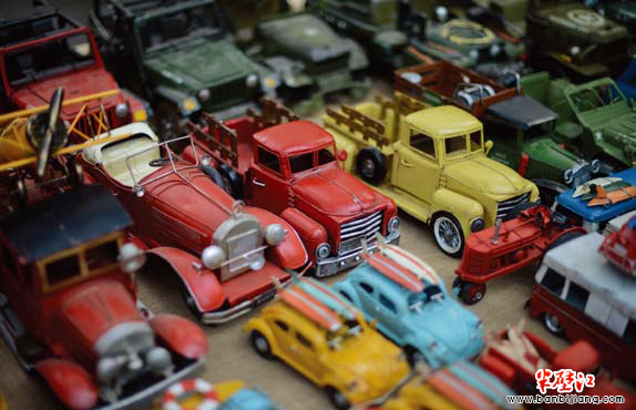 铁皮玩具收藏馆:铁皮里的童年